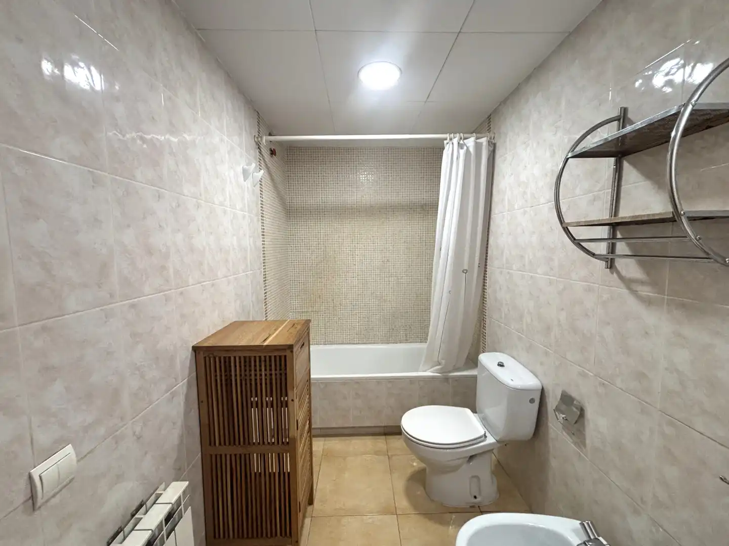 Bathroom of Ground floor for sale in Girona  with Air Conditioner, Heating and Parquet flooring