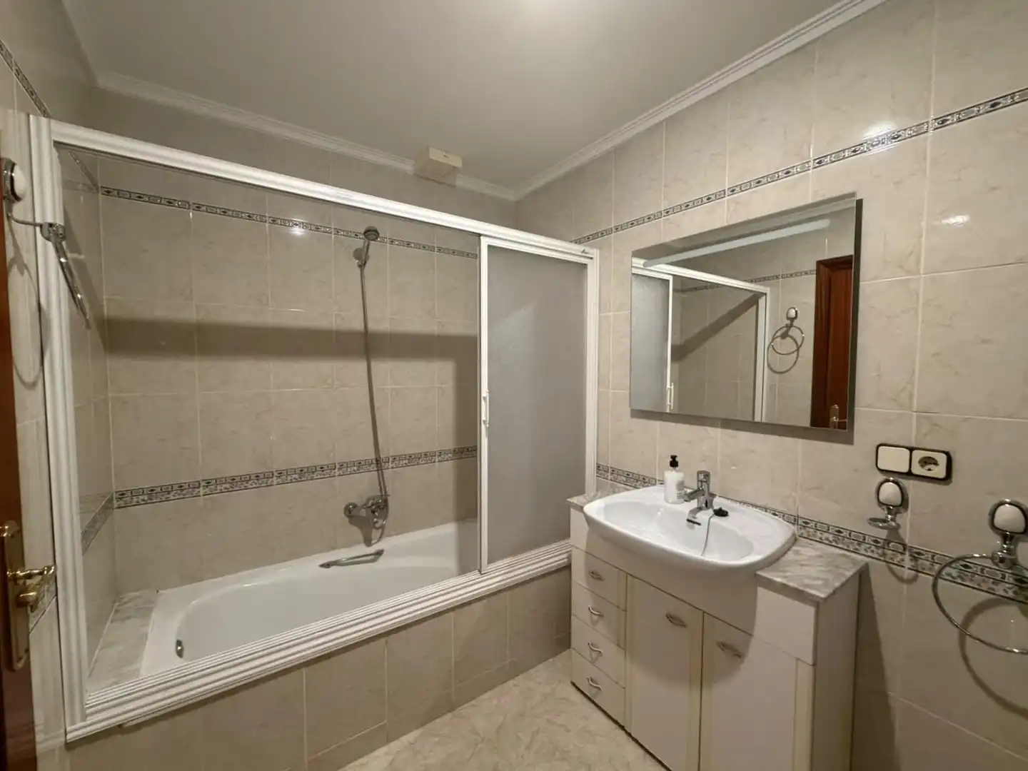 Bathroom of Houses for rent in Rafelbuñol / Rafelbunyol, Valencia