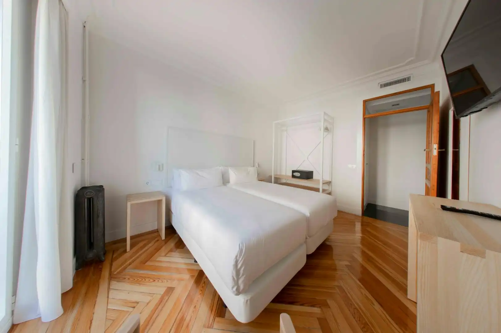 Bedroom of Flat for rent in Madrid  with Air Conditioner, Heating and Furnished