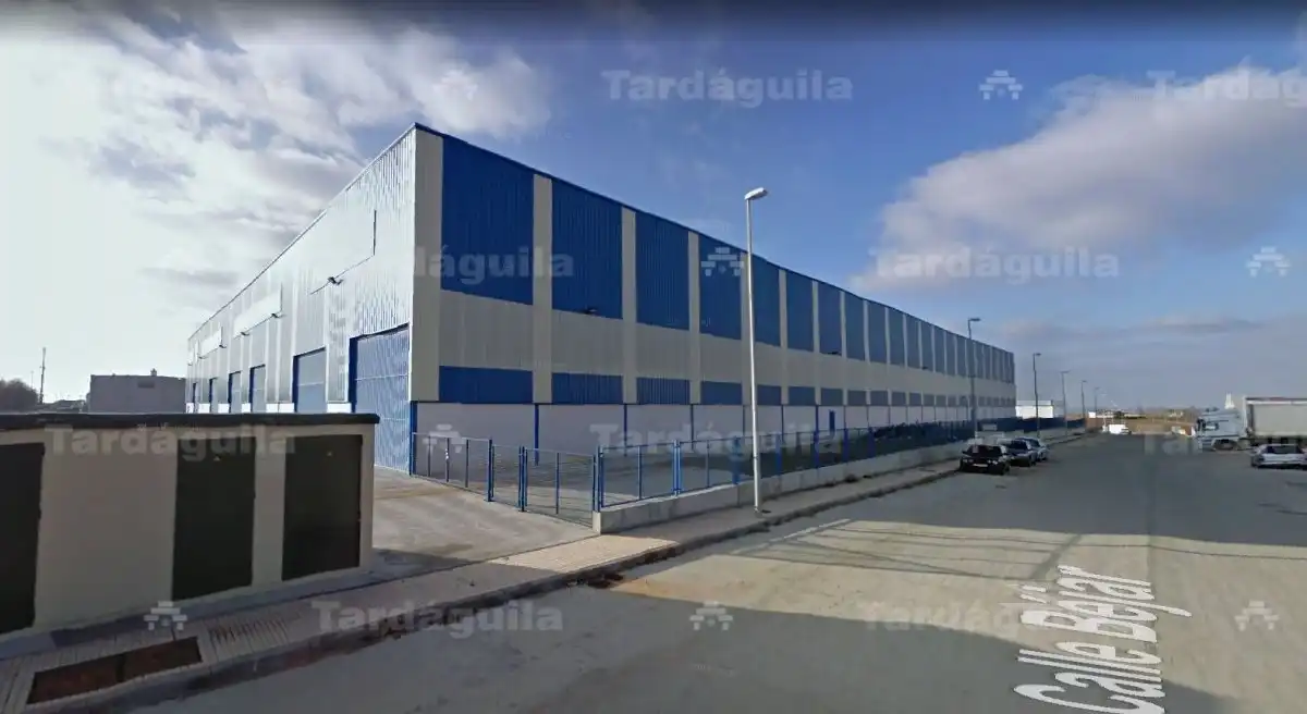 Außenansicht von Fabrikhallen zum Verkauf in Castellanos de Moriscos
