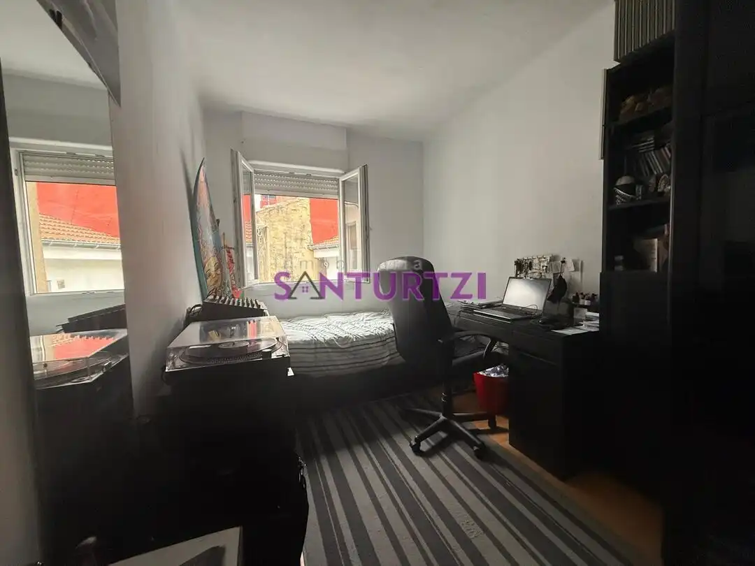 Bedroom of Flat for sale in Santurtzi   with Heating and Storage room