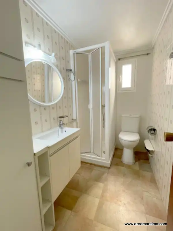 Baño de Apartamento en venta en Valencia con Amueblado, Horno y Lavadora