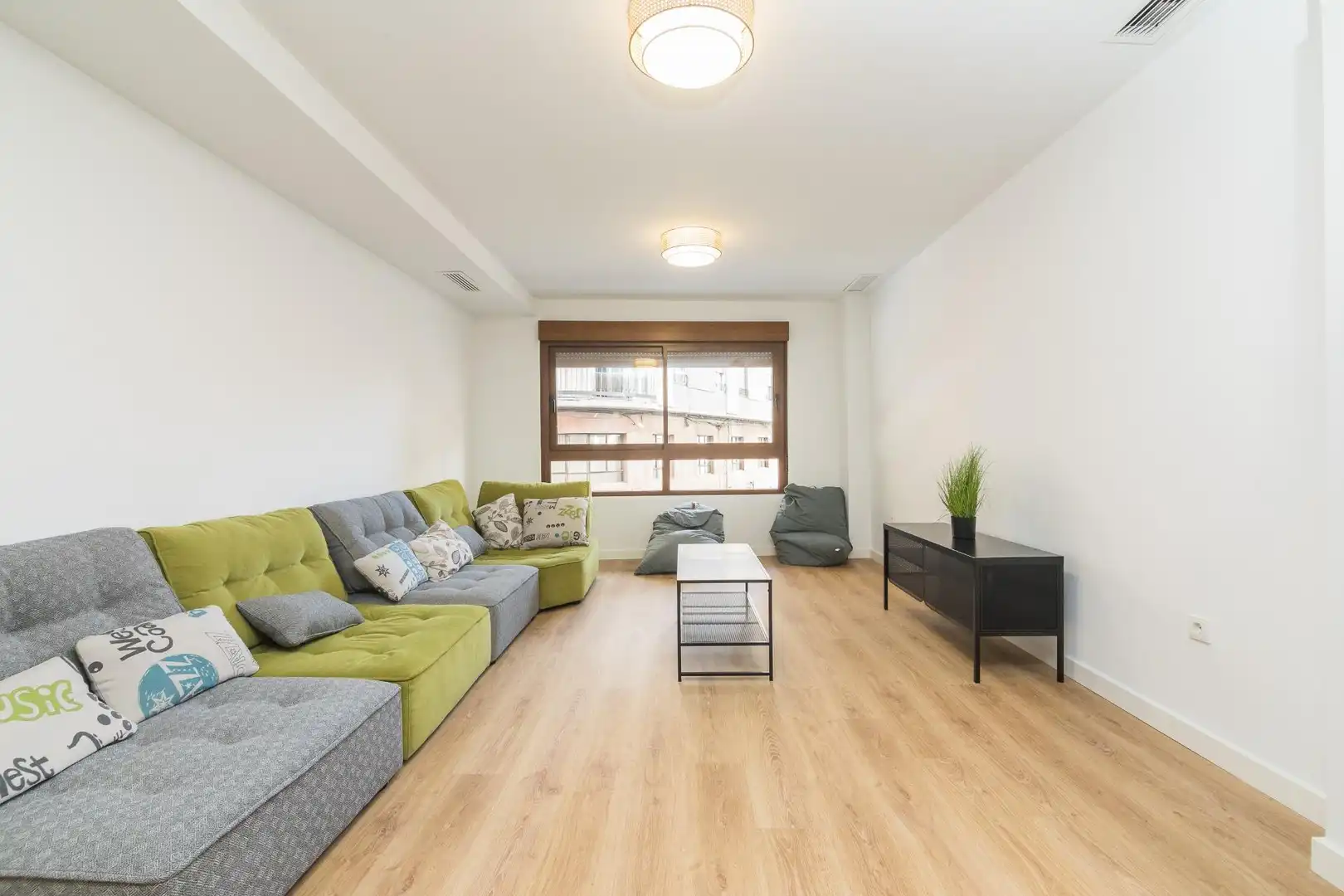 Wohnzimmer von Wohnung zur untervermieten in Elche / Elx mit Möbliert und Balkon