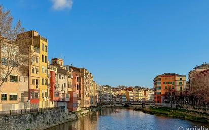 Vista exterior de Àtic en venda en Girona Capital amb Calefacció i Terrassa