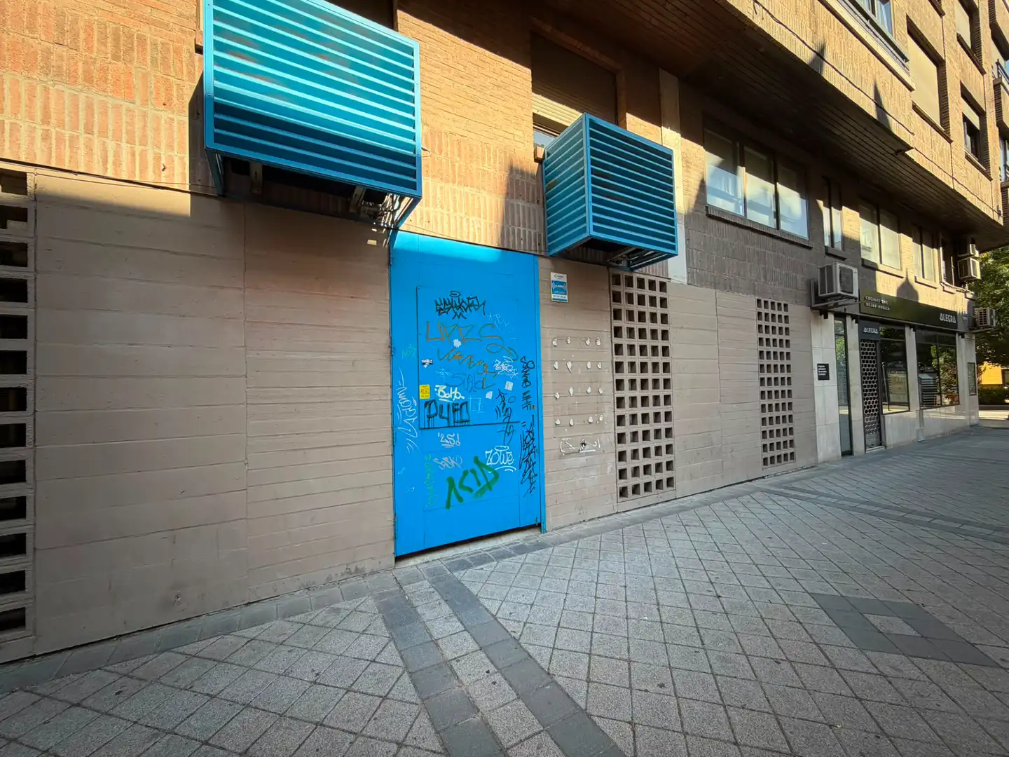 Vista exterior de Local de lloguer en Valladolid amb Aire condicionat