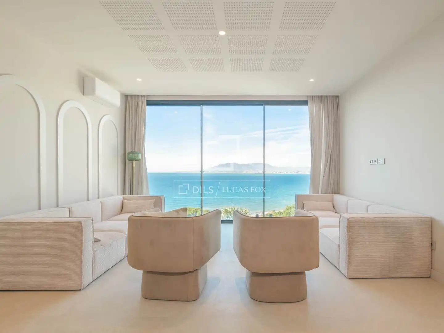 Sala d'estar de Casa o xalet en venda en Málaga amb Aire condicionat, Jardí privat i Traster