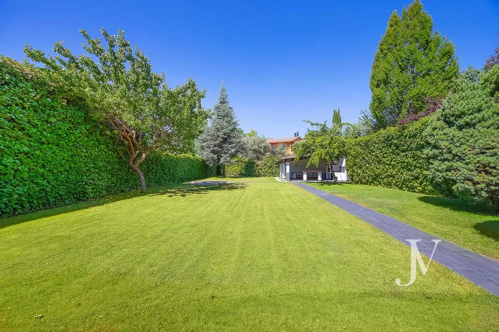 Einfamilien-Reihenhaus zur Miete in La Moraleja mit Klimaanlage, Heizung und Privatgarten
