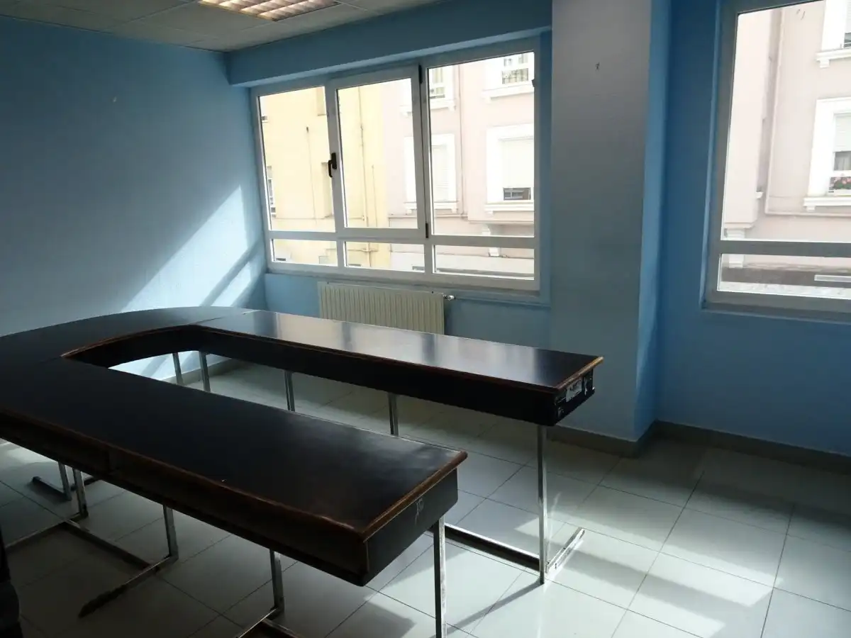Büro zur Miete in Torrelavega  mit Klimaanlage, Abstellraum und Möbliert