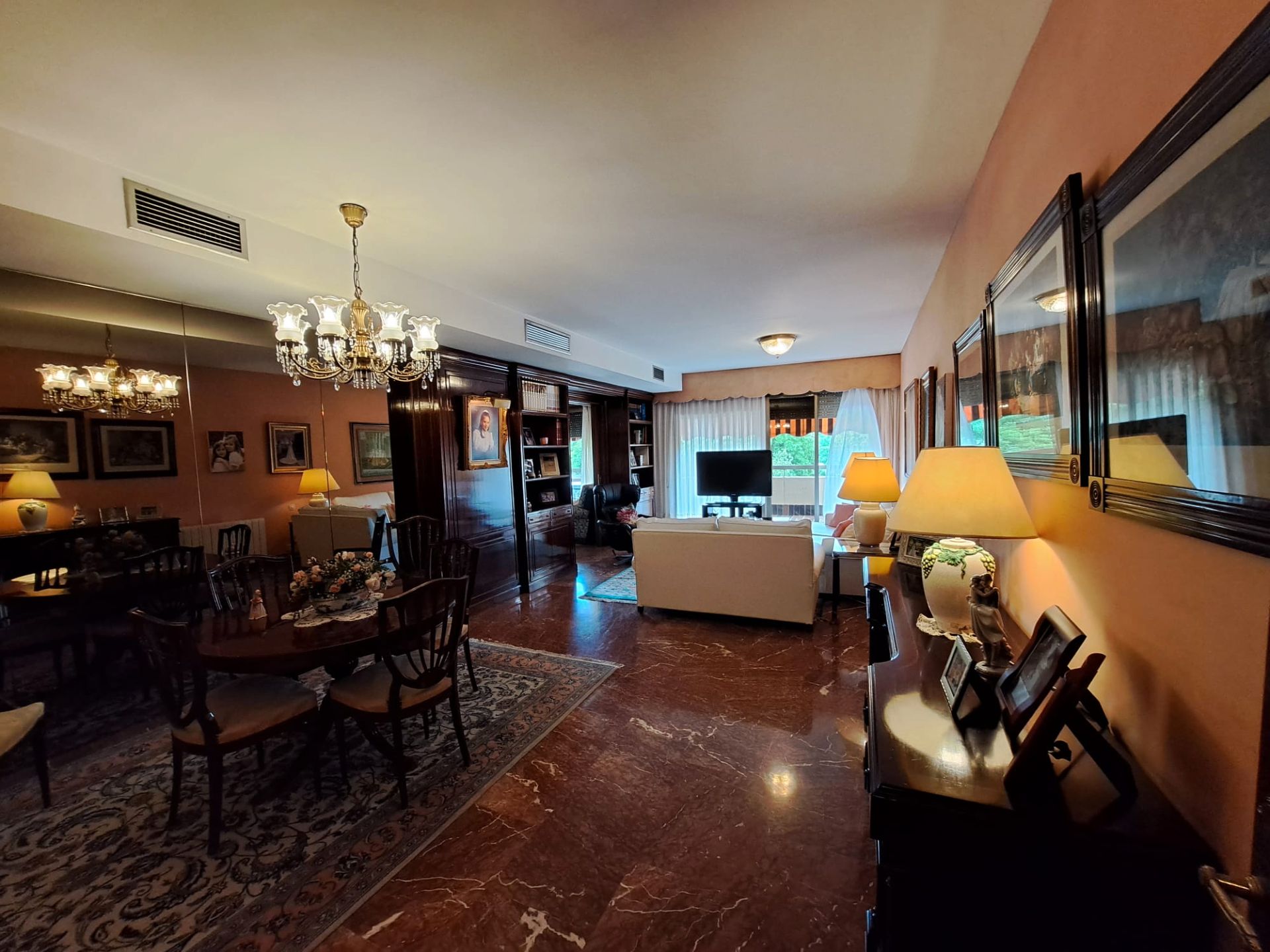 Sala d'estar de Pis en venda en  Sevilla Capital amb Aire condicionat, Calefacció i Terrassa