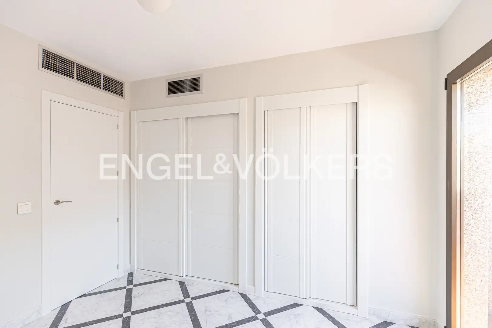 Flat for rent in Madrid  with Air Conditioner, Heating and Terrace