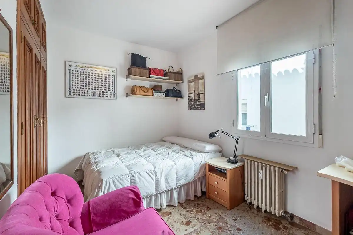 Bedroom of Flat for sale in Granada  with Air Conditioner, Heating and Balcony