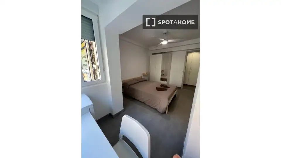 Habitación de Piso de alquiler en Alicante / Alacant con Aire acondicionado, Calefacción y Amueblado