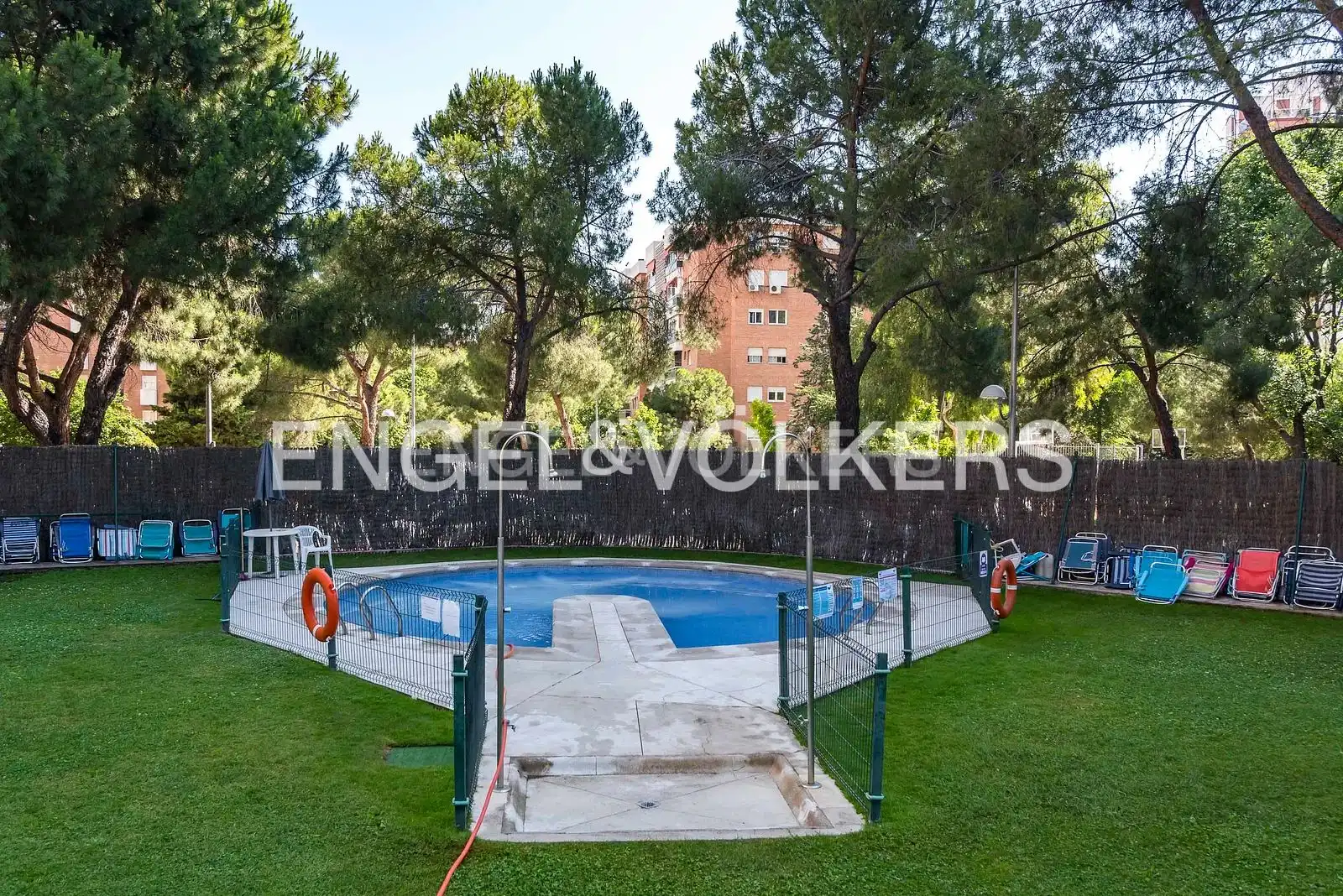 Piscina de Pis en venda en Madrid amb Aire condicionat, Calefacció i Parquet