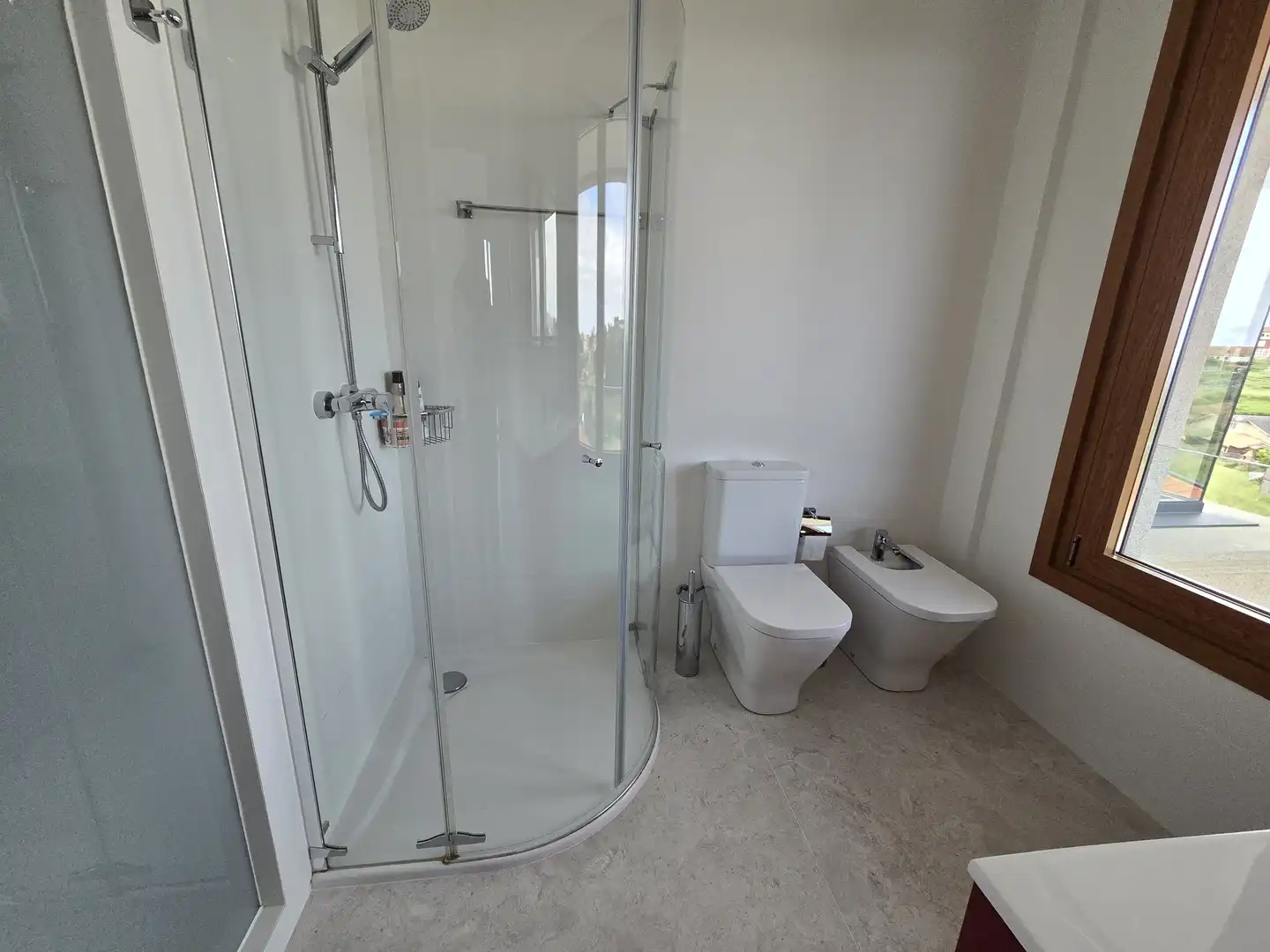 Bany de Casa o xalet en venda en Vigo  amb Calefacció, Jardí privat i Terrassa