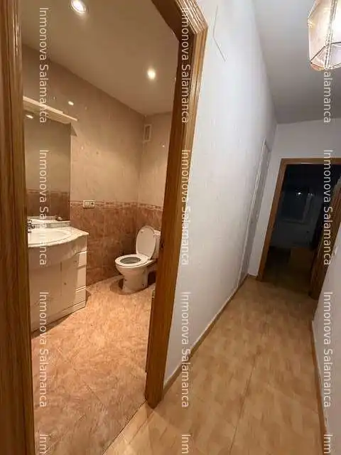 Bathroom of Flat for rent in Salamanca  with Heating, Furnished and Microwave