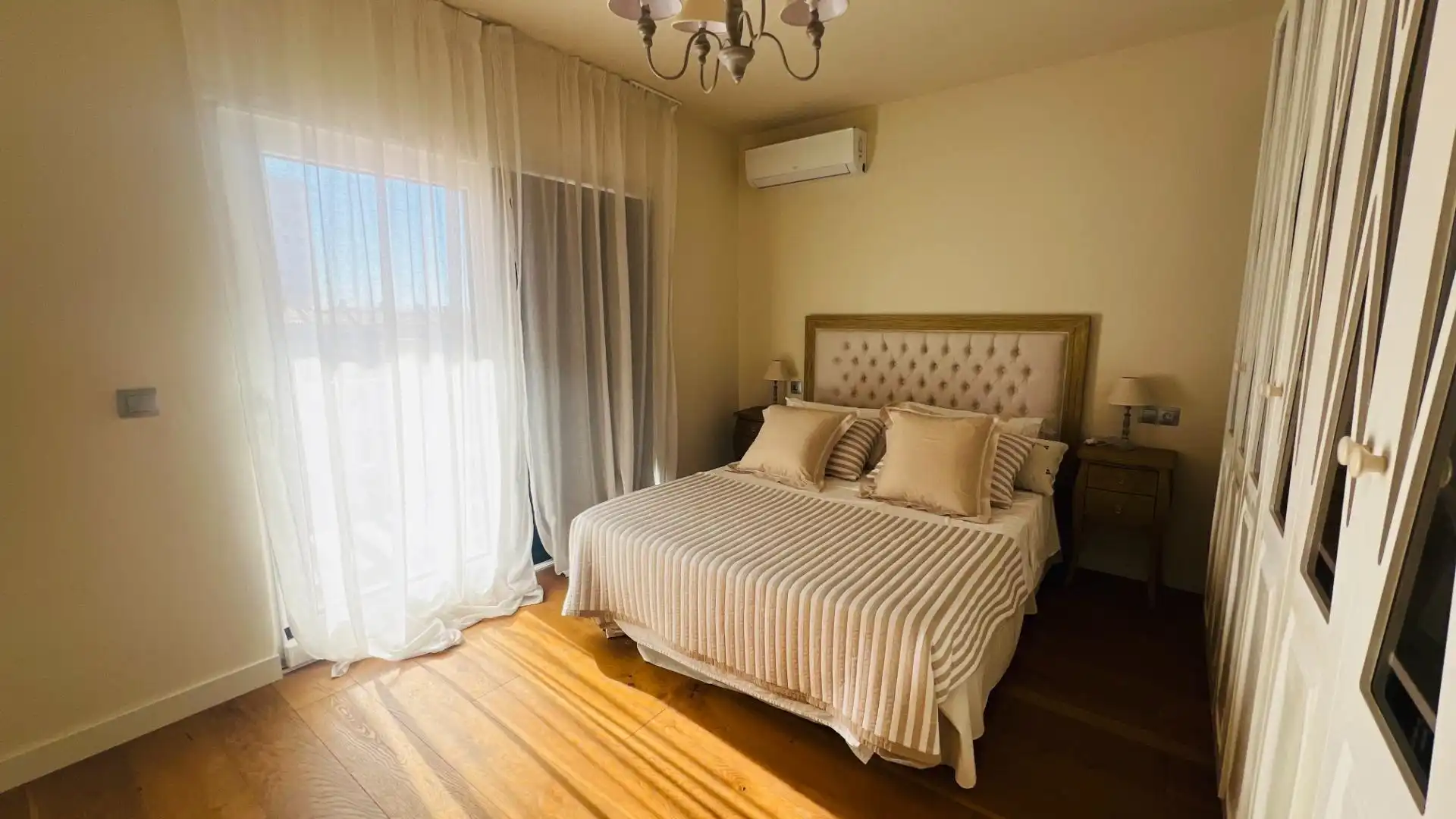 Bedroom of Houses for sale in Cambrils  with Air Conditioner, Private garden and Parquet flooring