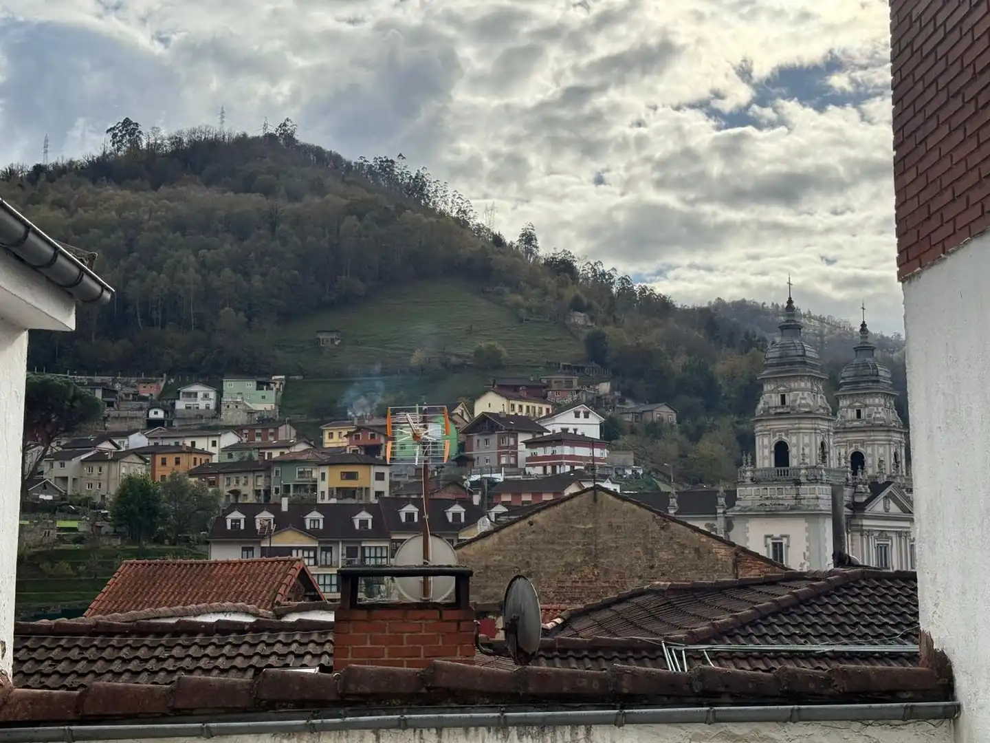 Außenansicht von Wohnung zum Verkauf in Mieres (Asturias) mit Heizung, Terrasse und Schwimmbad