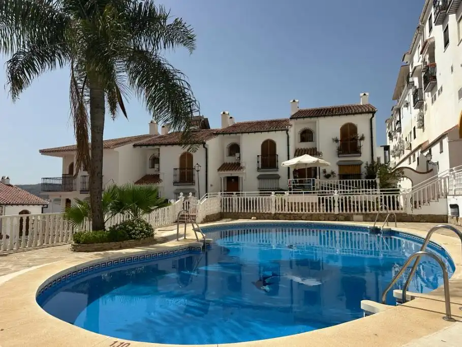 Piscina de Dúplex en venda en Álora amb Aire condicionat, Terrassa i Piscina