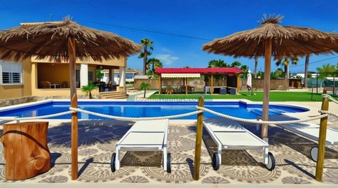Chalet con gran parcela, piscina privada y zona wellness cerca del mar en Elche Alicante