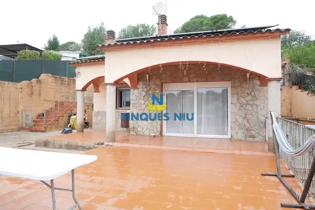 Villa con piscina in vendita a Avinguda Arbres, imagen 3
