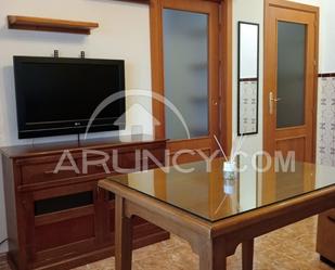 Sala d'estar de Apartament de lloguer en Alcalá de Guadaira amb Aire condicionat