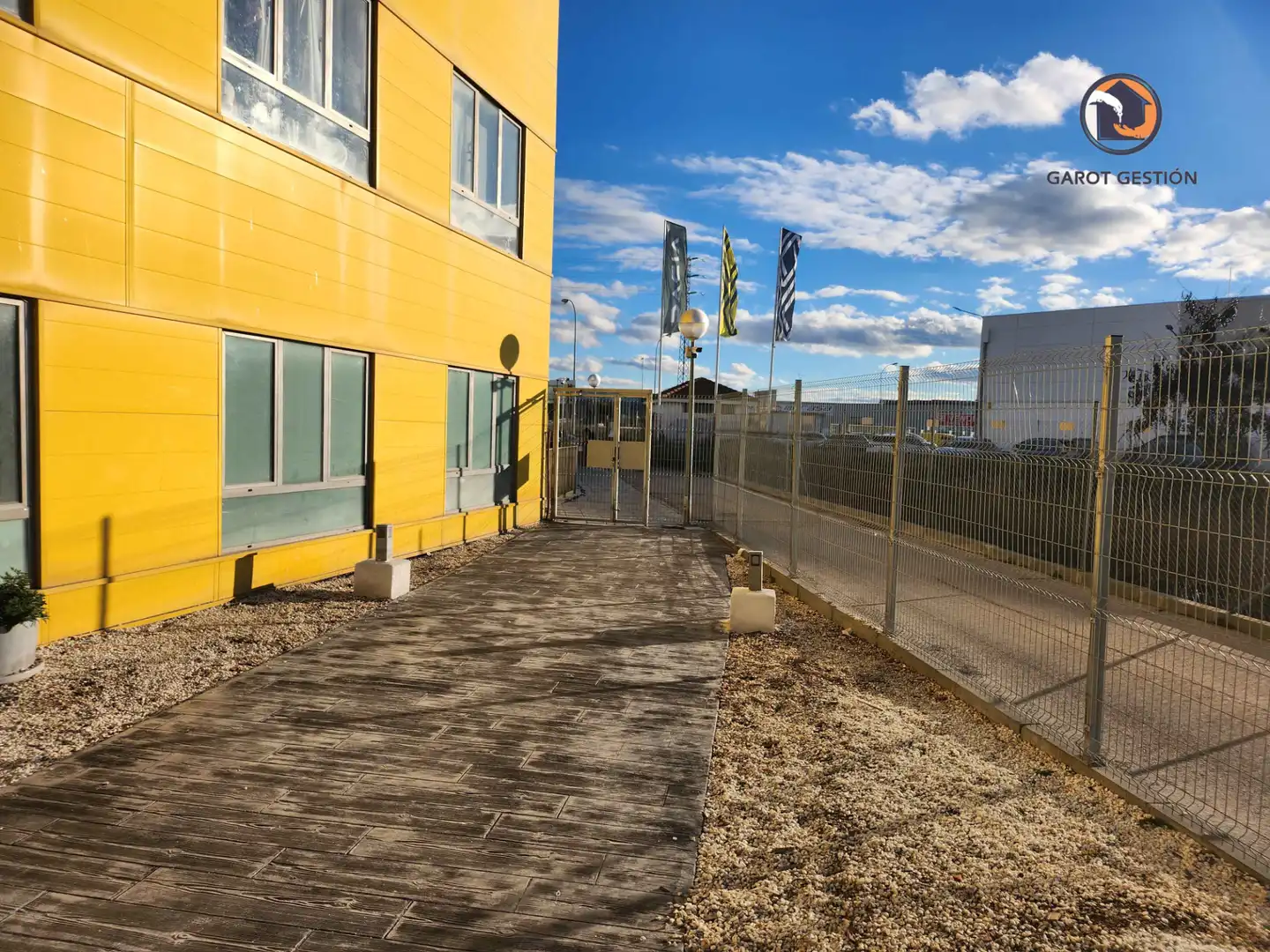 Vista exterior de Estudi en venda en Guadalajara amb Aire condicionat, Calefacció i TV