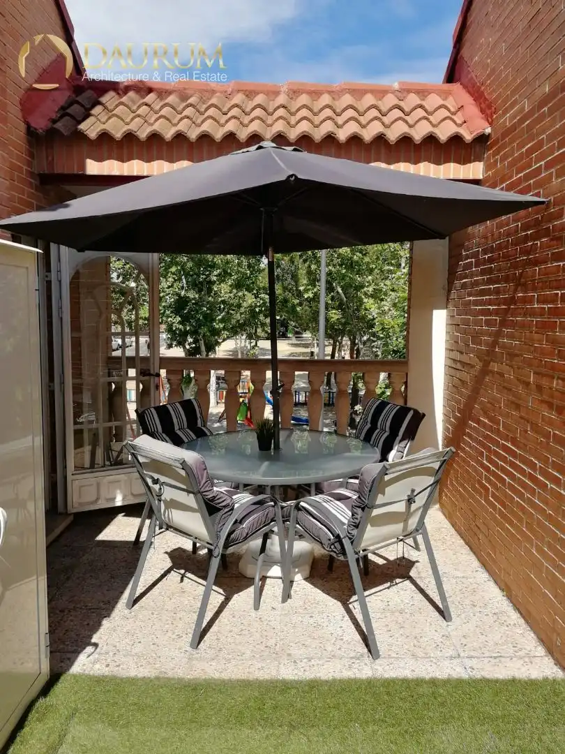 Terrassa de Casa adosada en venda en Getafe amb Aire condicionat, Traster i Piscina