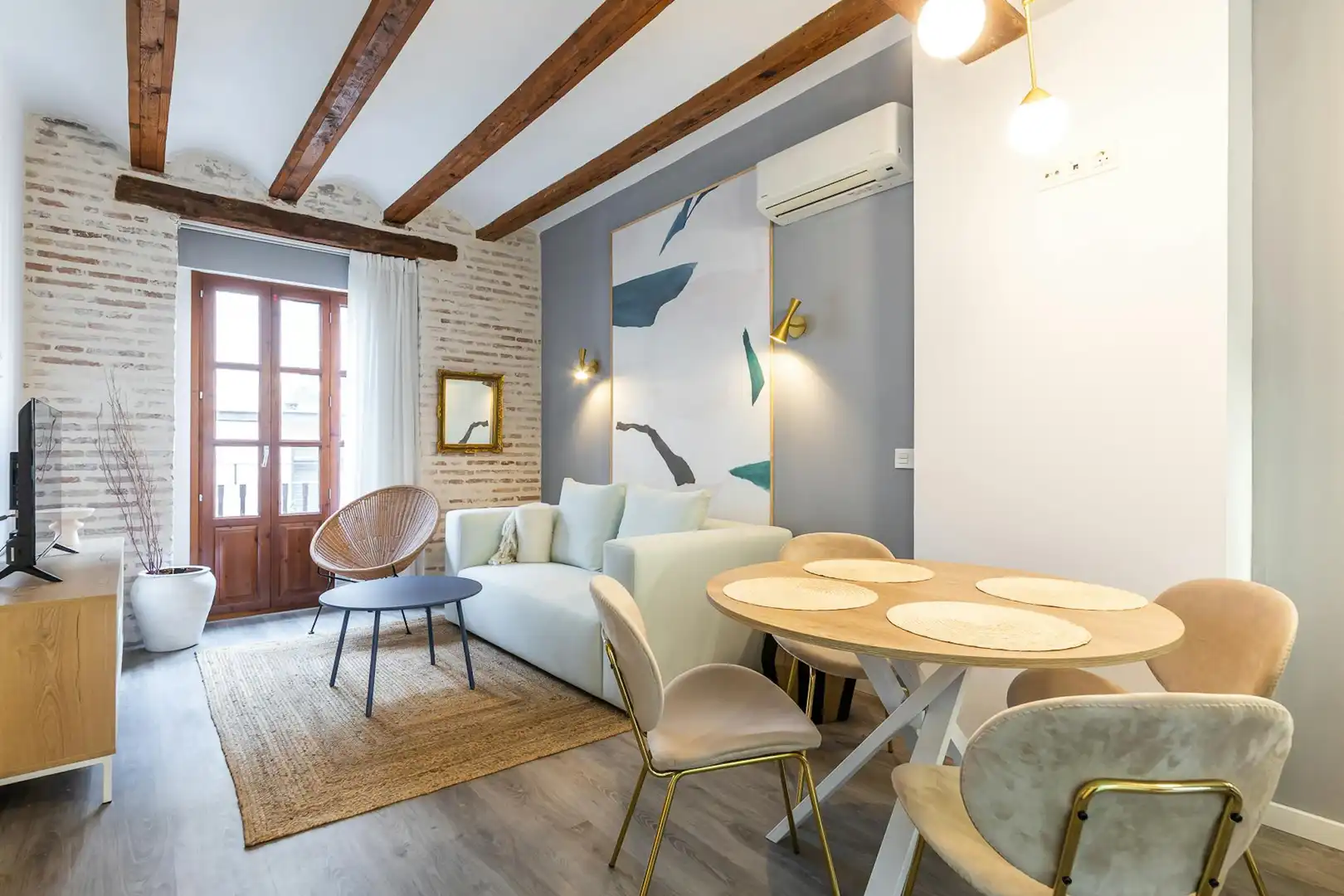 Living room of Flat for rent in Valencia  with Air Conditioner, Heating and Furnished