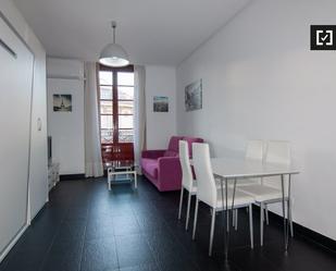 Living room of Flat to rent in  Madrid Capital  with Air Conditioner, Heating and Furnished