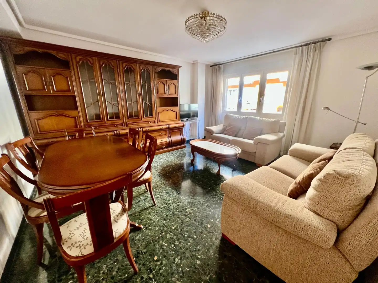Living room of Flat for rent in  Zaragoza Capital  with Terrace, Furnished and Balcony