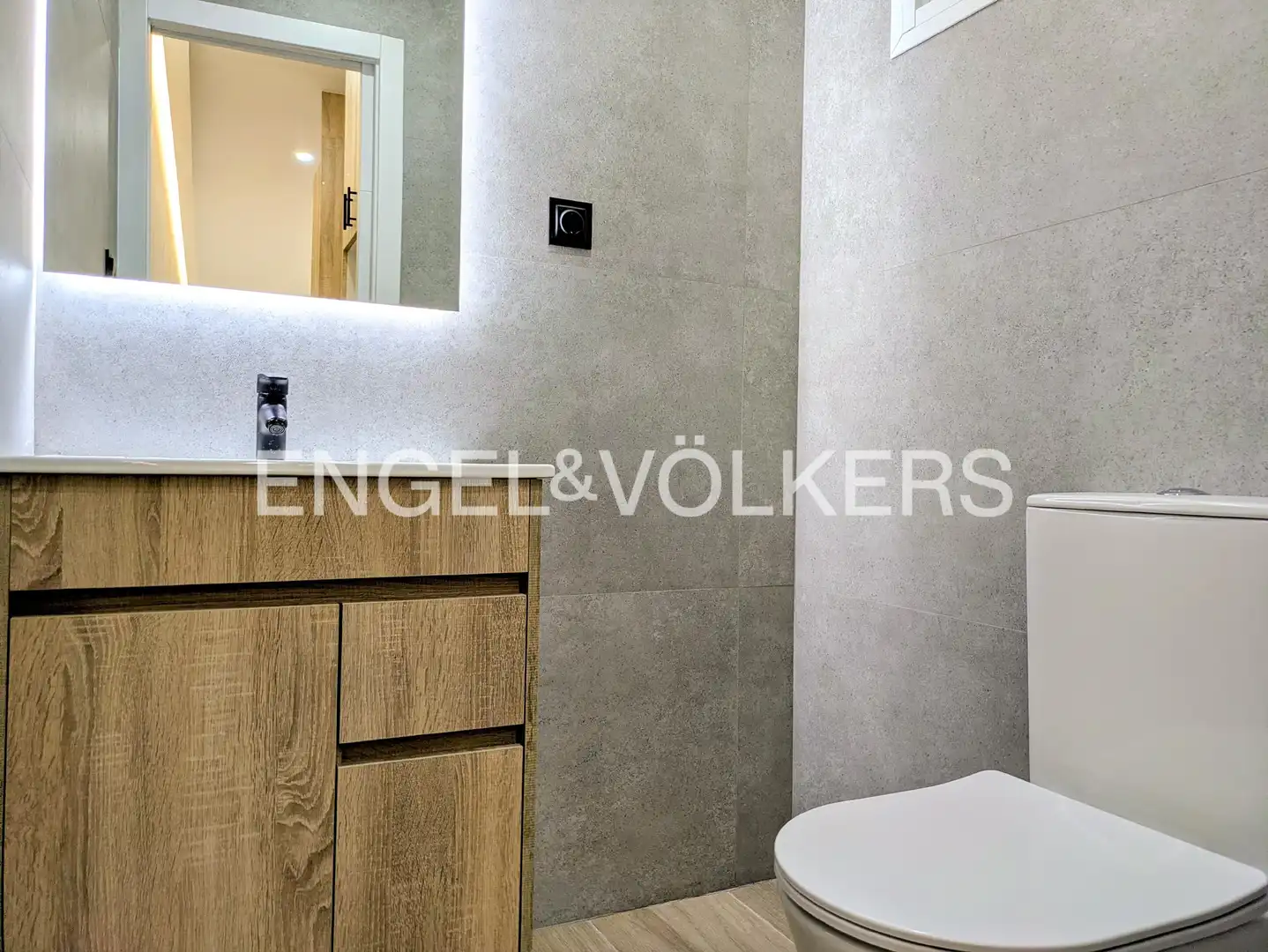 Bathroom of Flat for sale in Barcelona  with Air Conditioner and Heating