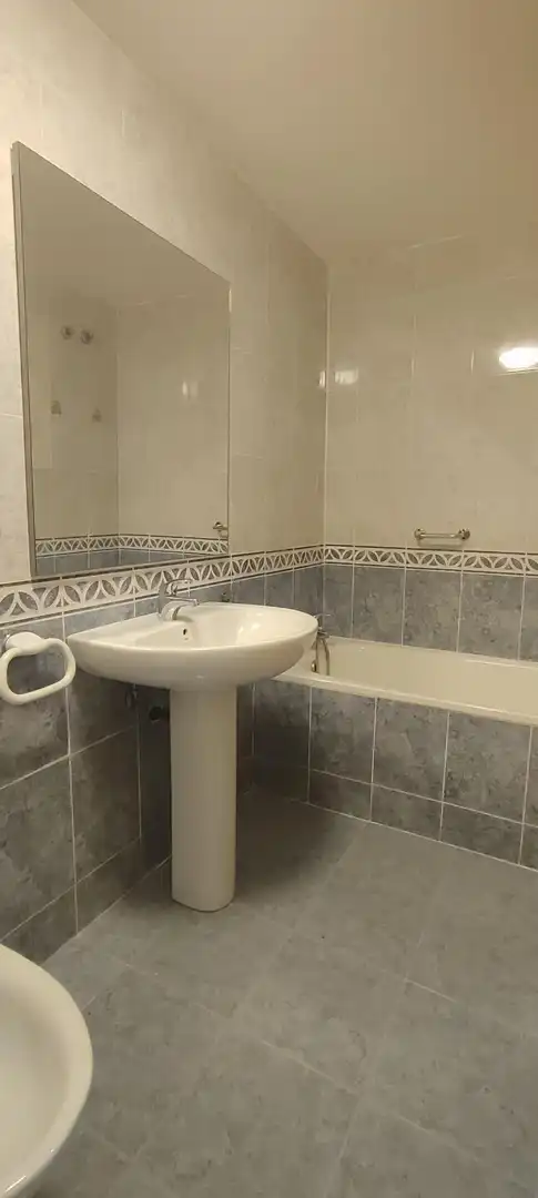 Badezimmer von Wohnung zur Miete in Paiporta mit Balkon