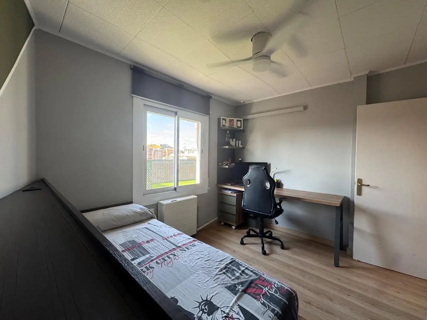 Habitación de Ático en venta en Igualada con Calefacción, Parquet y Terraza
