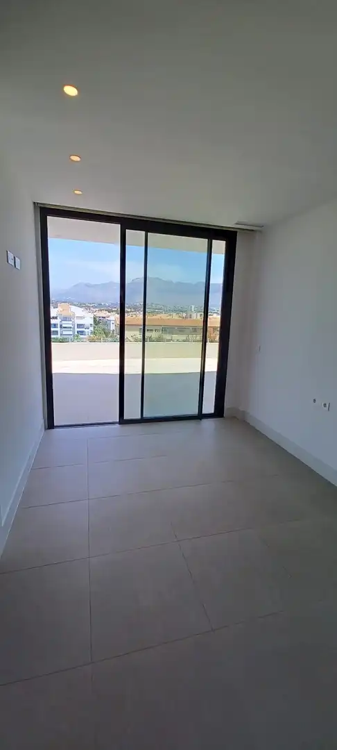 Terraza de Apartamento en venta en L'Alfàs del Pi con Aire acondicionado, Calefacción y Jardín privado