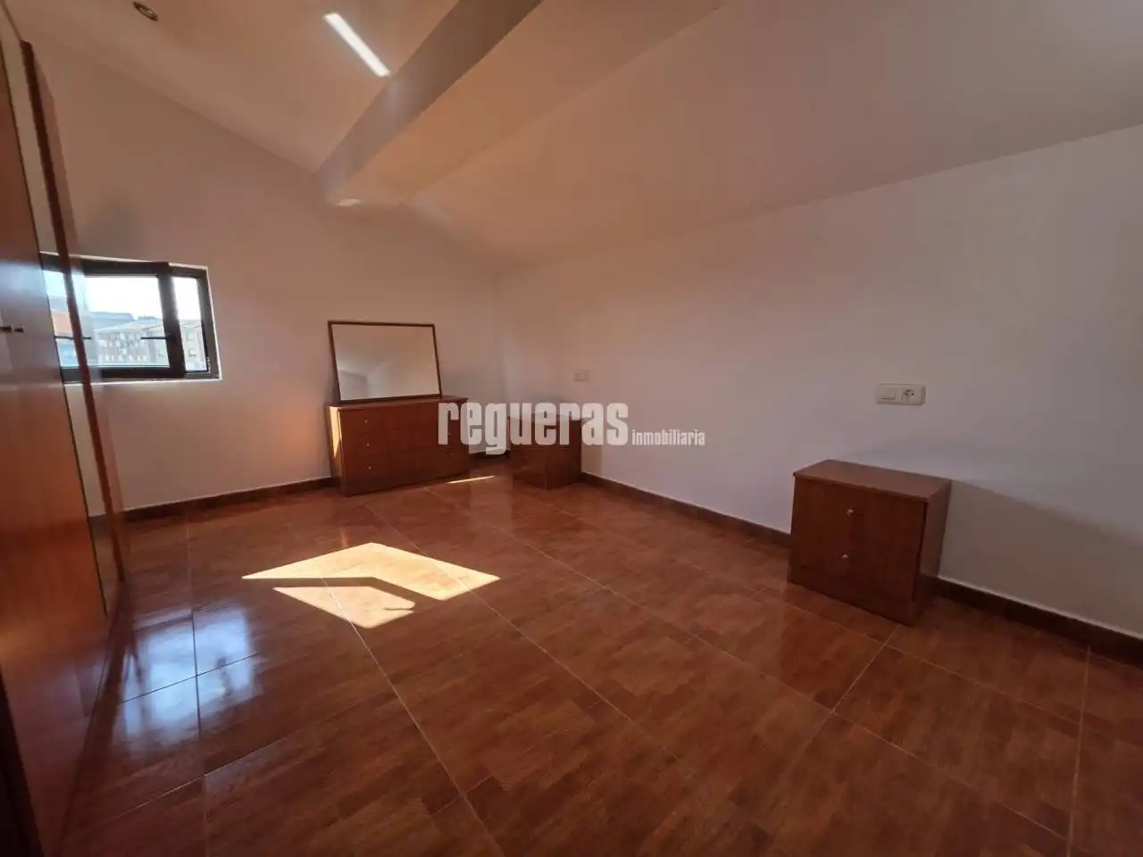 Habitación de Casa o chalet en venta en Avilés con Calefacción, Jardín privado y Amueblado