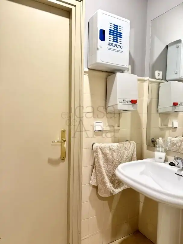Bathroom of Office for rent in Bilbao   with Air Conditioner and Heating
