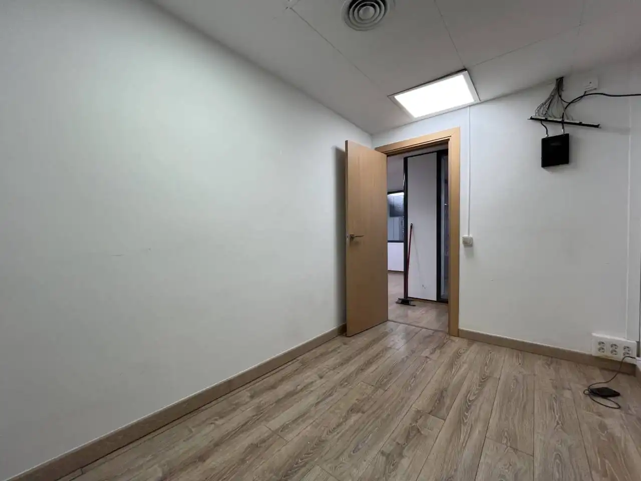 Büro zur Miete in Barcelona mit Klimaanlage, Heizung und Alarm
