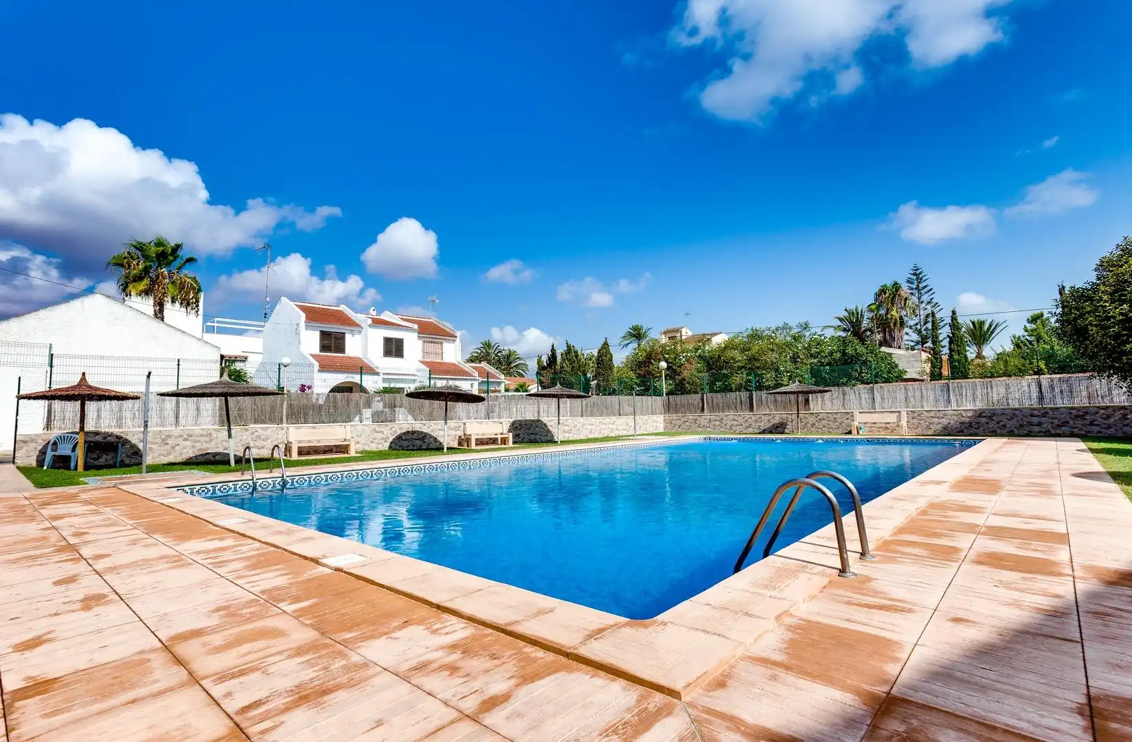 Piscina de Casa o xalet en venda en Torrevieja amb Aire condicionat, Jardí privat i Terrassa