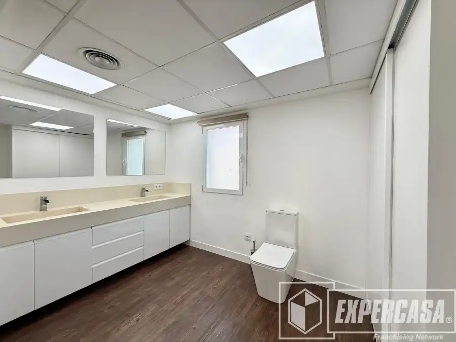 Bathroom of Houses for sale in Domeño  with Air Conditioner and Terrace