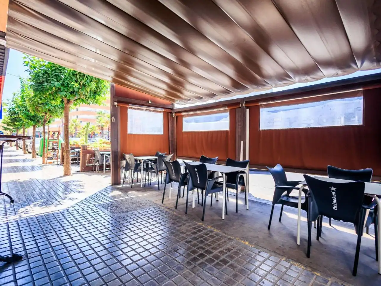 Terrassa de Local en venda en Torrevieja amb Aire condicionat, Calefacció i Parquet