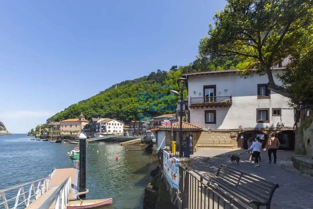 Vista exterior de Local en venta en Pasaia