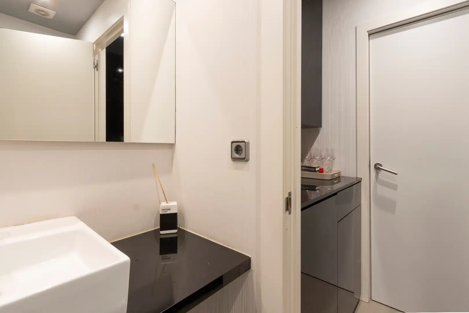 Bathroom of Office for rent in Barcelona  with Air Conditioner and Furnished