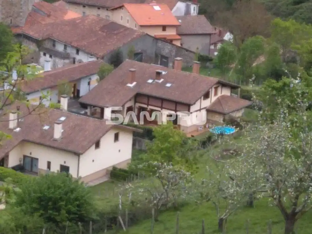 Vista exterior de Casa adosada en venta en Bergara con Calefacción, Jardín privado y Trastero