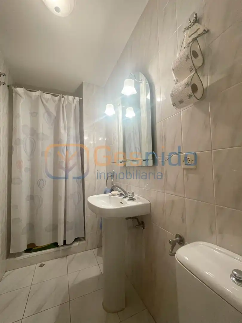 Baño de Piso de alquiler en Segovia con Calefacción, Parquet y Terraza