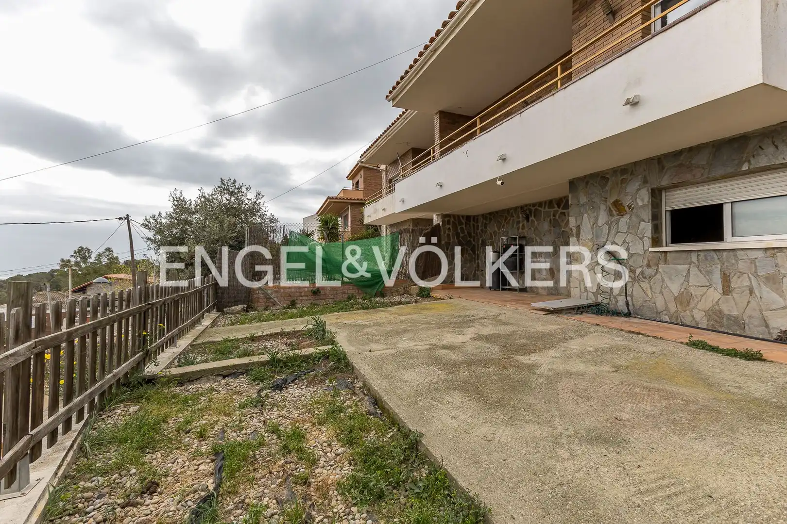 Vista exterior de Casa adosada en venda en Cubelles amb Calefacció, Jardí privat i Terrassa