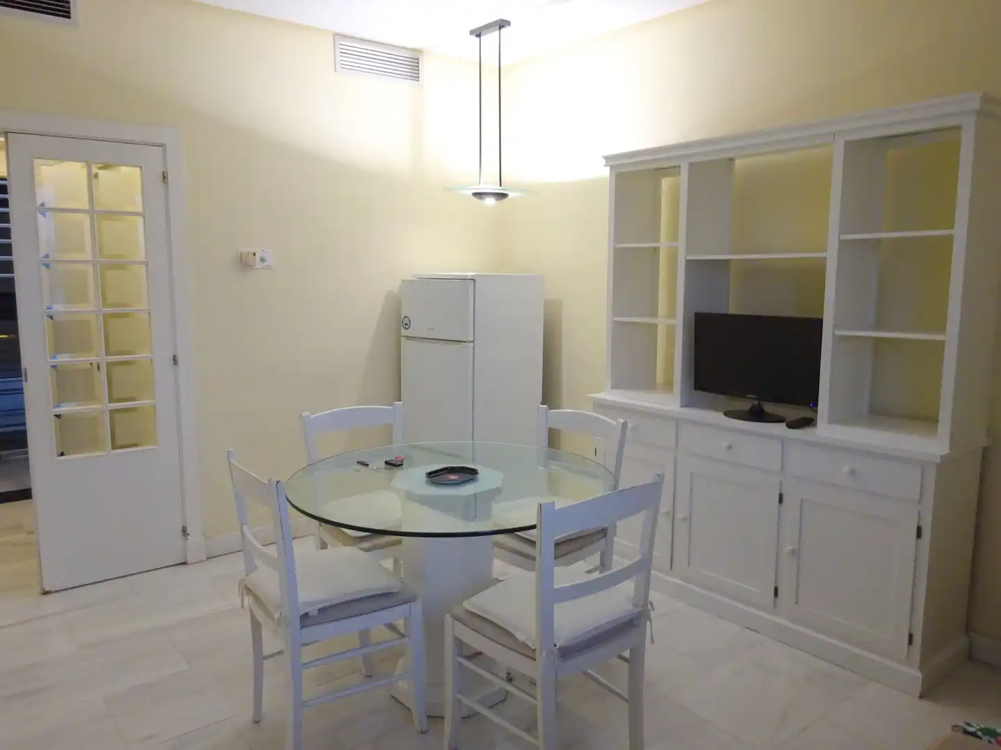 Comedor de Apartamento de alquiler en Sevilla con Aire acondicionado, Calefacción y Amueblado