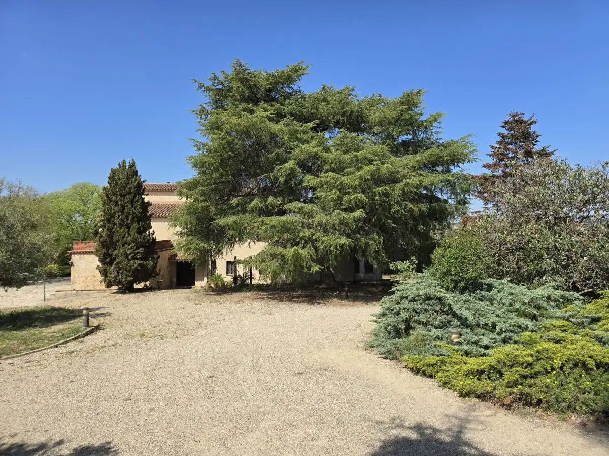Vista exterior de Finca rústica en venda en La Roca del Vallès amb Terrassa i Balcó