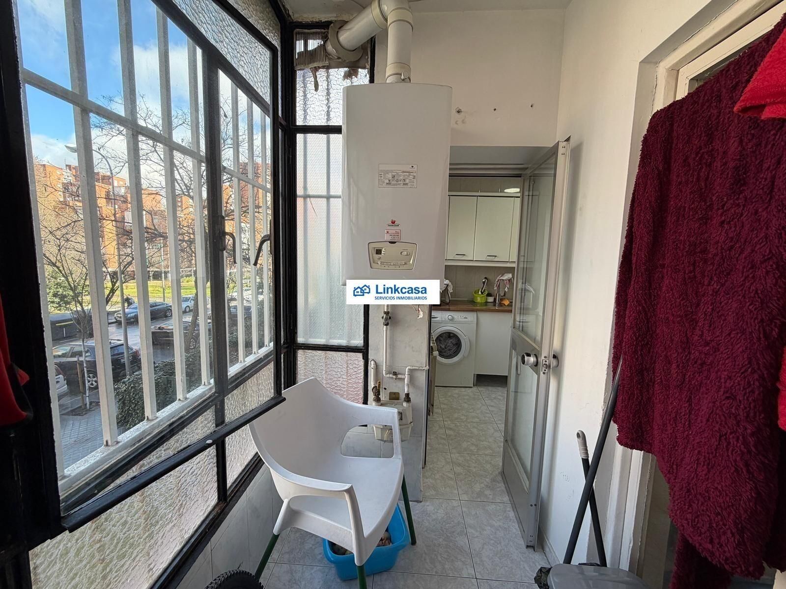 Balcony of Flat for sale in  Madrid Capital  with Air Conditioner, Parquet flooring and Terrace