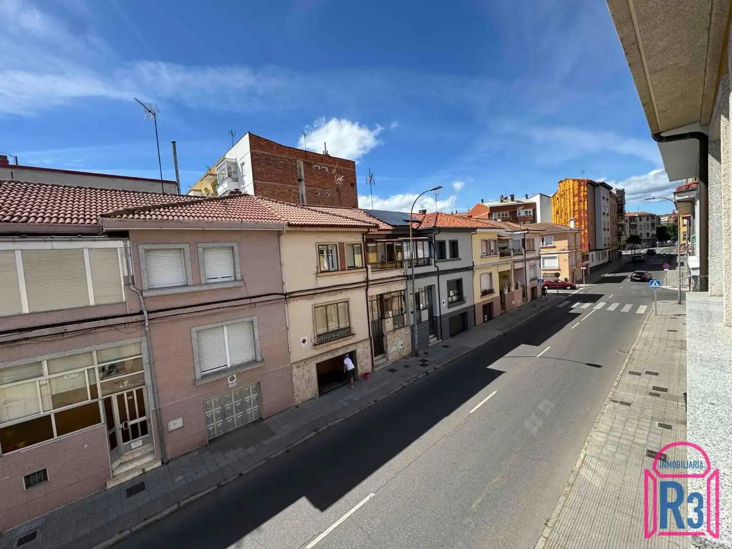 Vista exterior de Casa o xalet en venda en León Capital  amb Calefacció, Terrassa i Traster