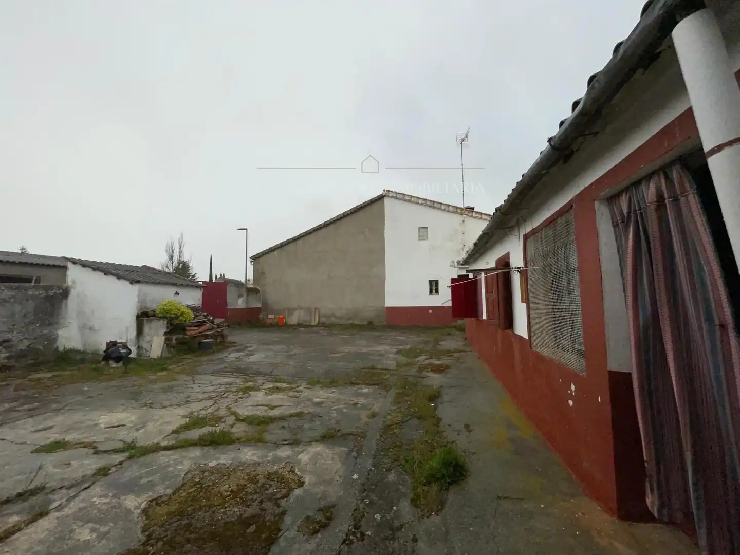 Vista exterior de Casa o xalet en venda en San Pedro de Rozados amb Calefacció, Traster i Moblat